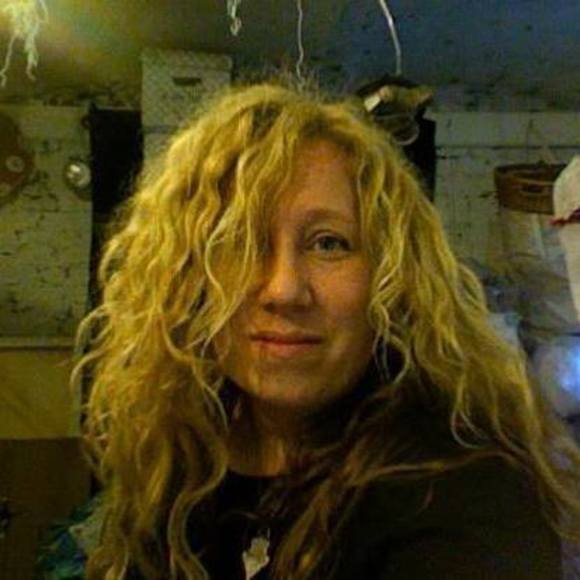 Meet your Posher, Lynne - Picture 1 of 1